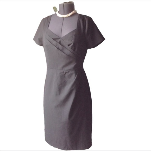 Banana Republic Stretch Wool Short Sleeve Black Dress
Size 2 - Picture 1 of 5